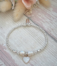Load image into Gallery viewer, Freshwater Pearl And Heart Bracelet