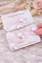 Load image into Gallery viewer, Freshwater Pearl And Heart Bracelet